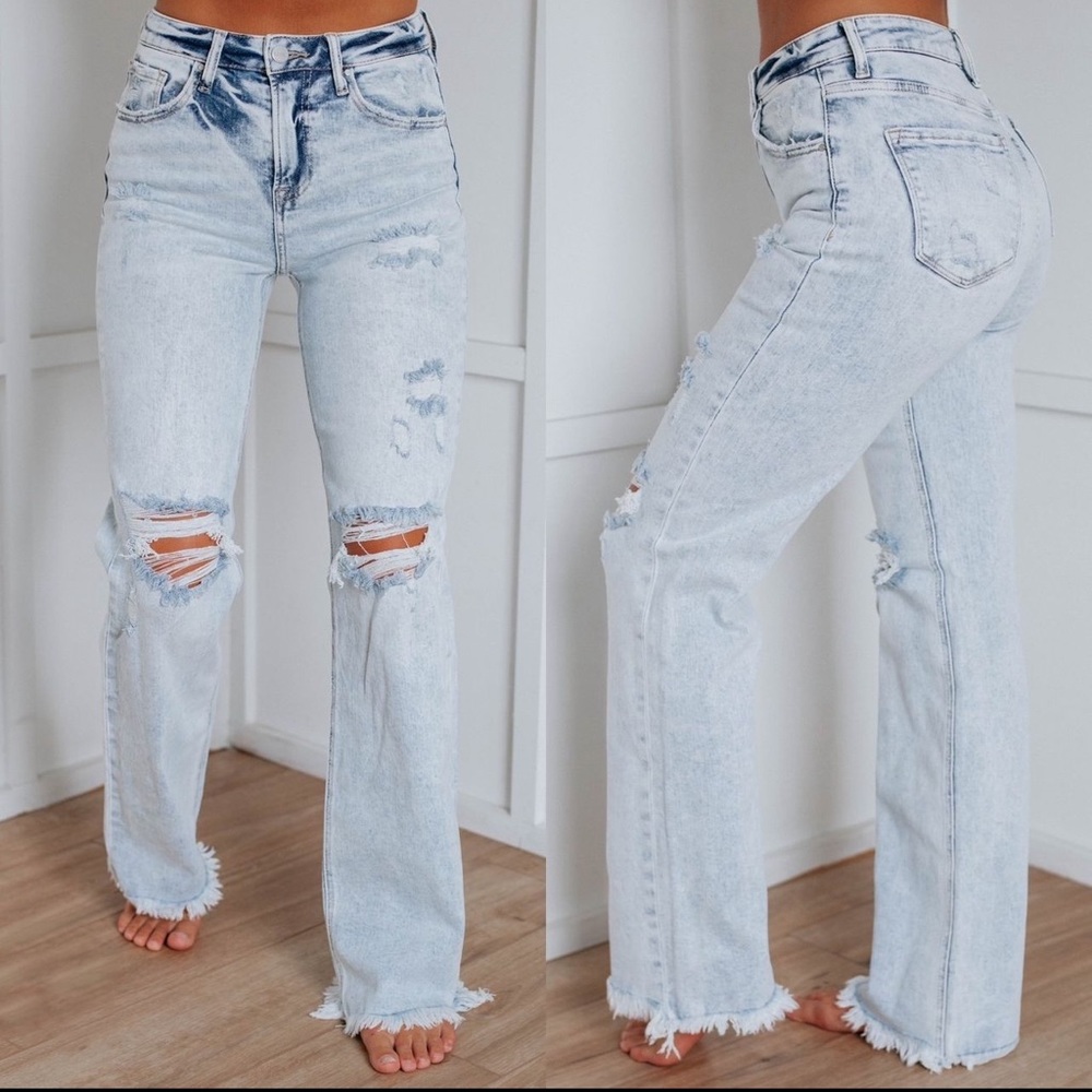 BNWT ELOISE RISEN JEANS - LIGHT WASH